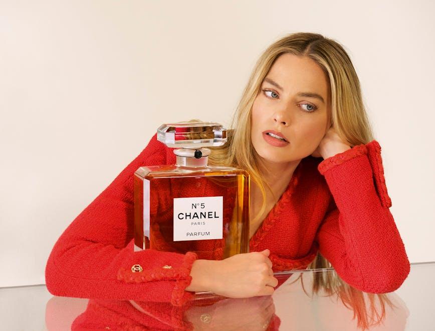 chanel margot robbie chanel no5 luca guadagnino thomas du pré de saint maur valérie mullon sandra castano marieke liewehr jacob elordi los angeles, bottle cosmetics perfume